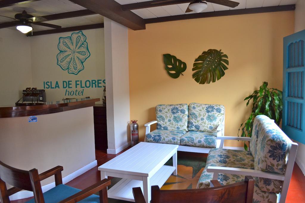 Hotel Isla De Флорес Екстериор снимка