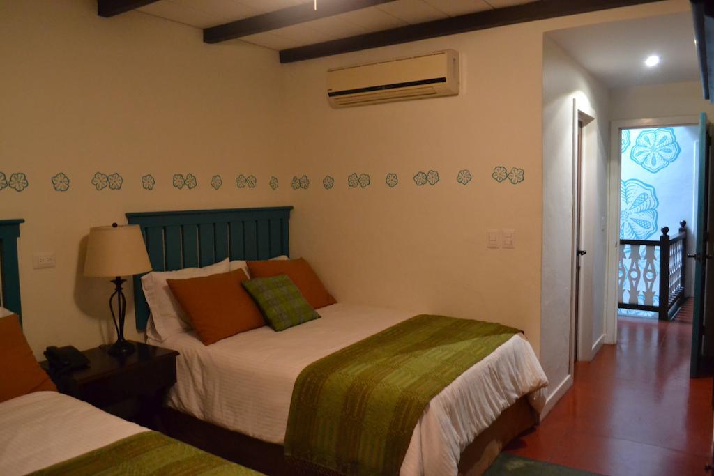 Hotel Isla De Флорес Стая снимка