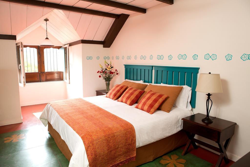 Hotel Isla De Флорес Стая снимка