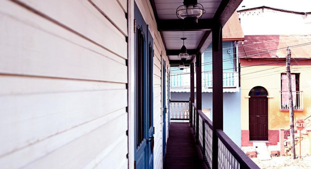 Hotel Isla De Флорес Екстериор снимка