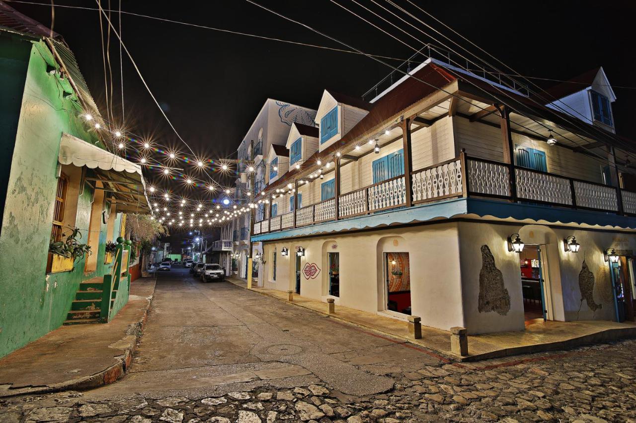 Hotel Isla De Флорес Екстериор снимка