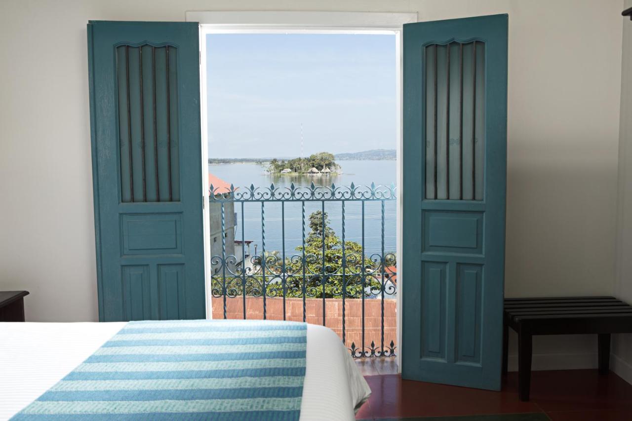 Hotel Isla De Флорес Екстериор снимка